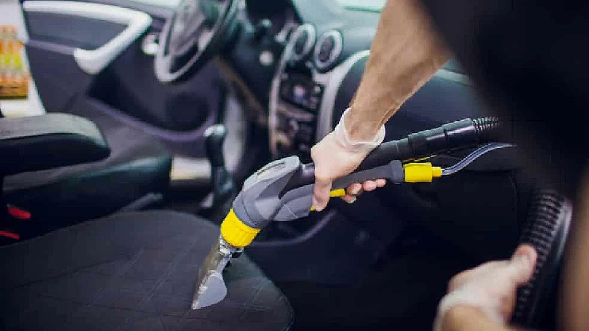 Nettoyage intérieur voiture à Bordeaux – avant/après